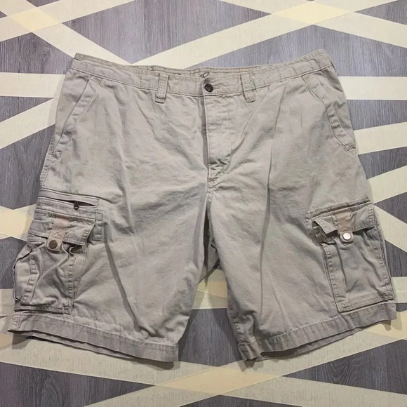 Eddie Bauer Khaki Cargo Shorts 🌞 - Picture 1 of 4